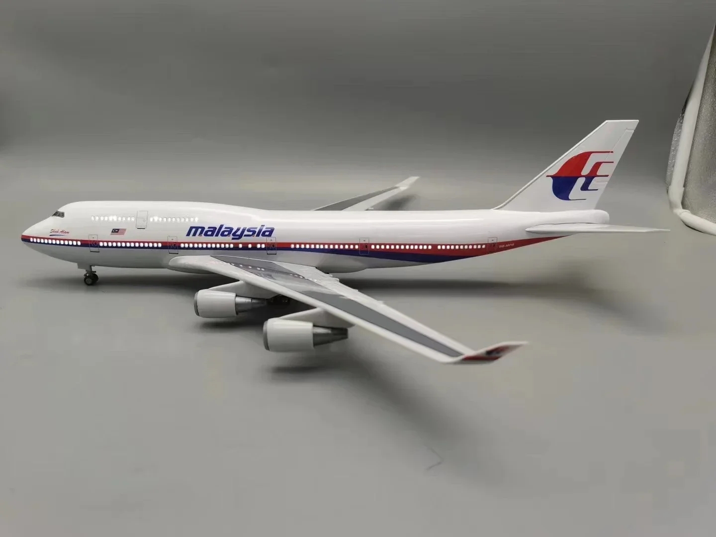 B747 Malaysia Airways 1/150 Sc - Home Decor Malaysia ulasan dan harga